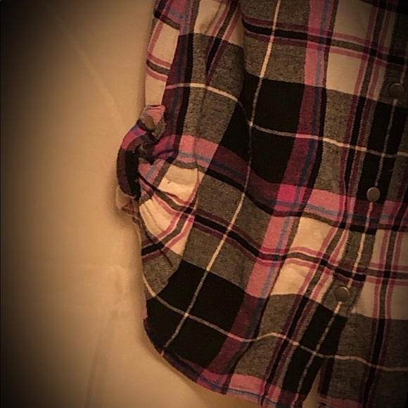 🎁✈️😊Two, Women’s Flannel, Button Front Shirt - Picture 4 of 13